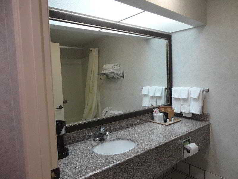 Americas Best Value Inn & Suites Bastrop Exterior photo