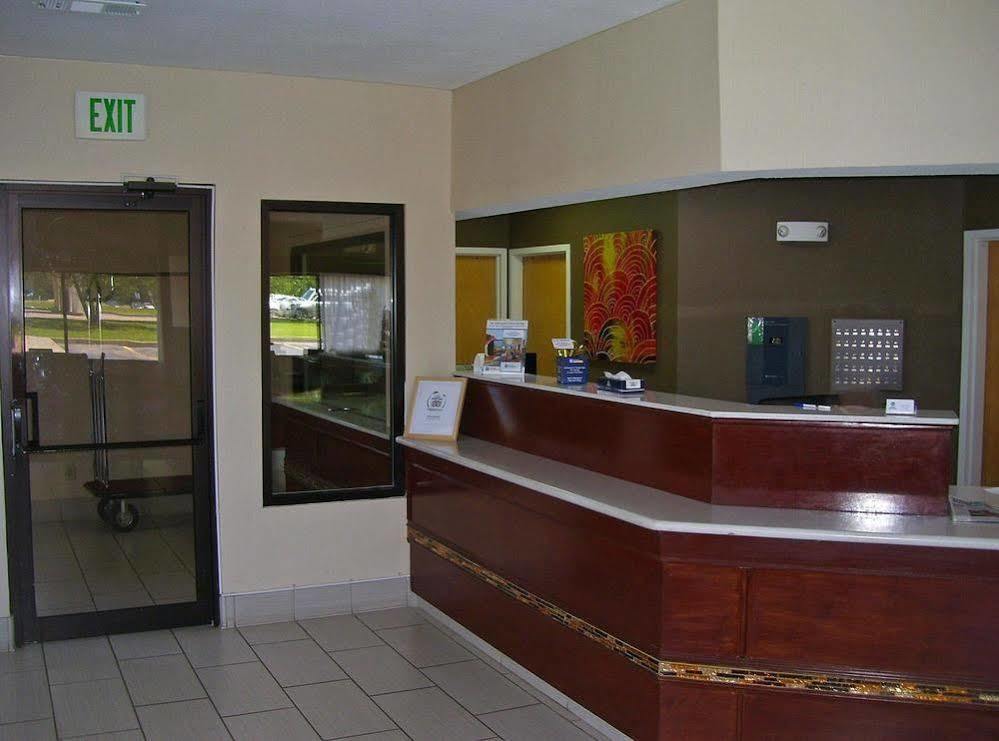 Americas Best Value Inn & Suites Bastrop Exterior photo